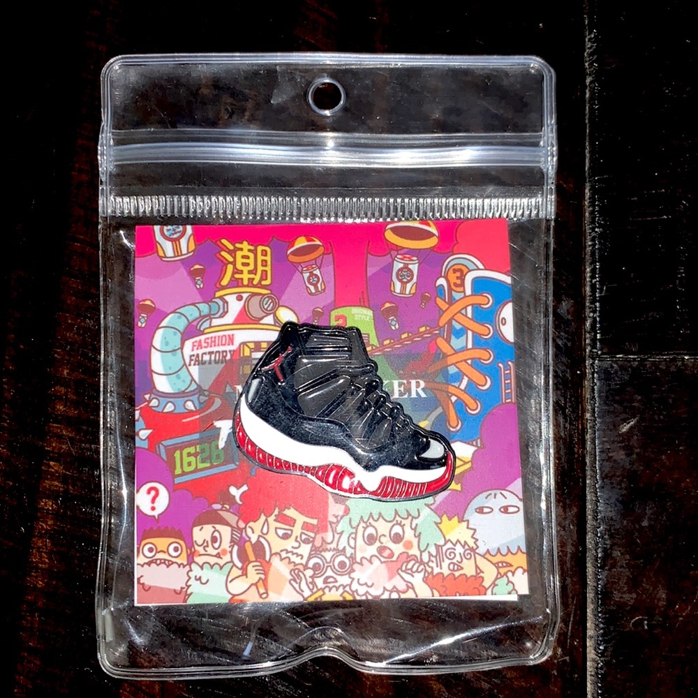 Retro Jordan 11 ‘BRED’ MINI Pin
